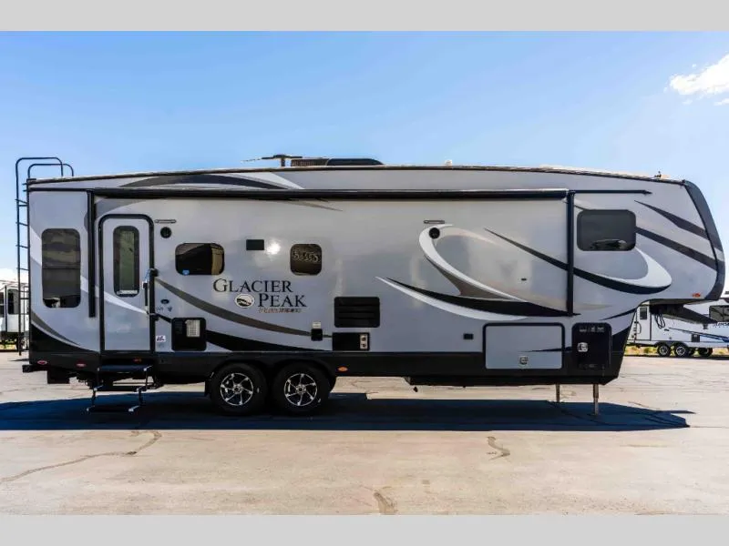 2015 Outdoors RV Glacier Peak Used    26 - Photo 3