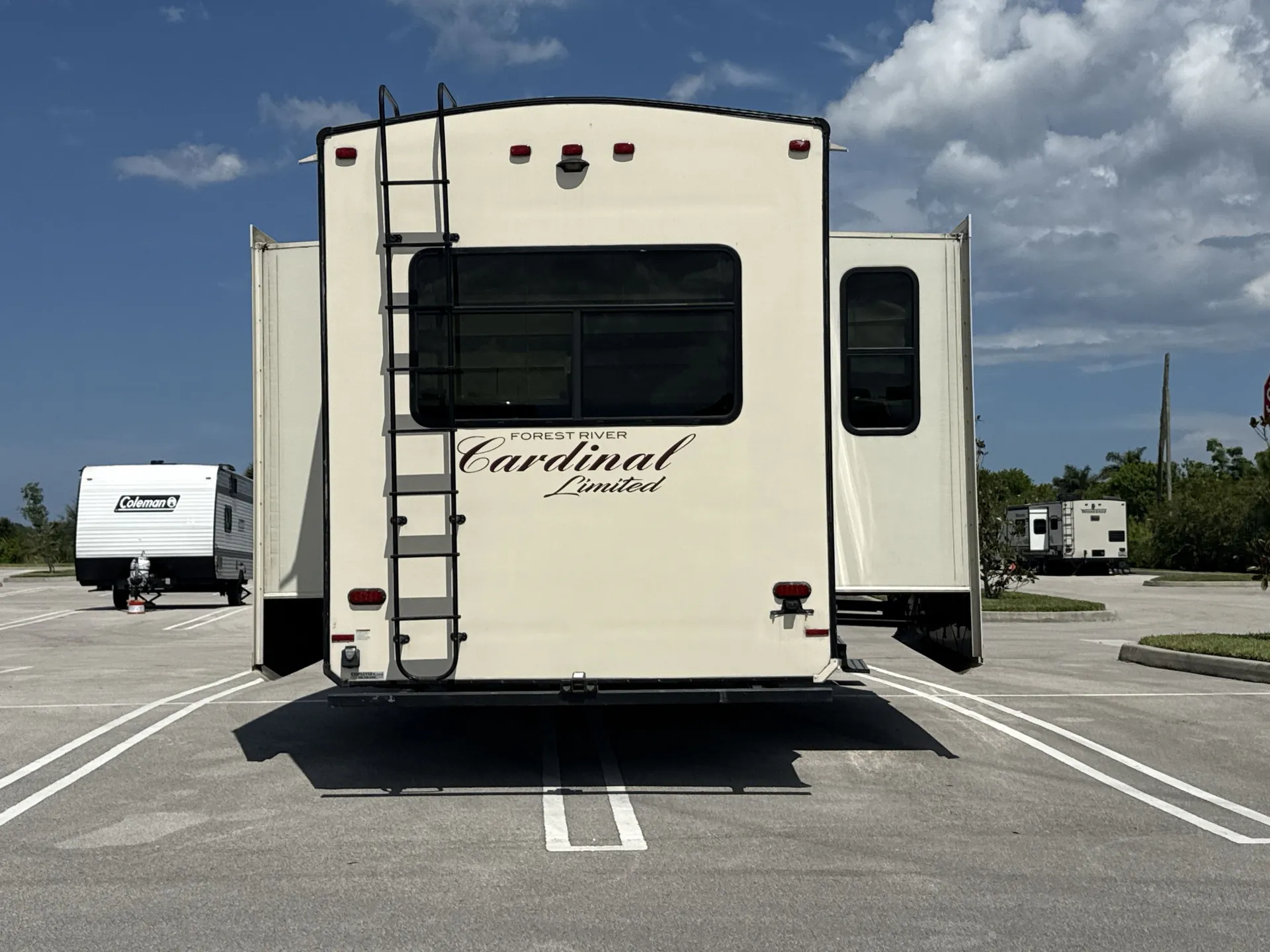 2020 Forest River Cardinal Limited 3780LFLE — backside