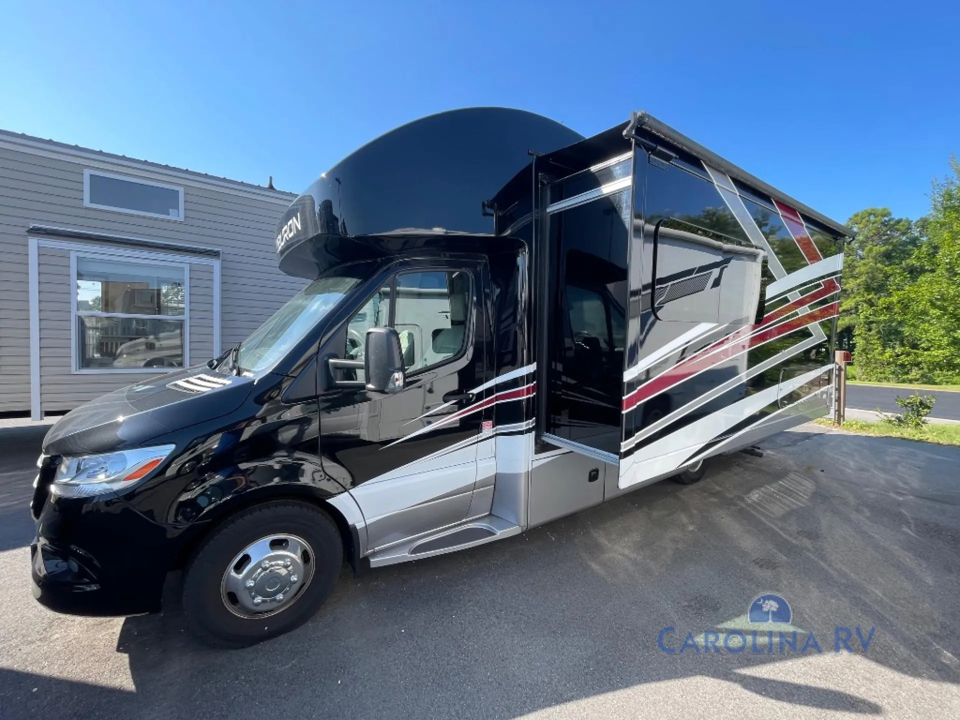 2024 Thor Motor Coach Tiburon 24FB - Photo 4