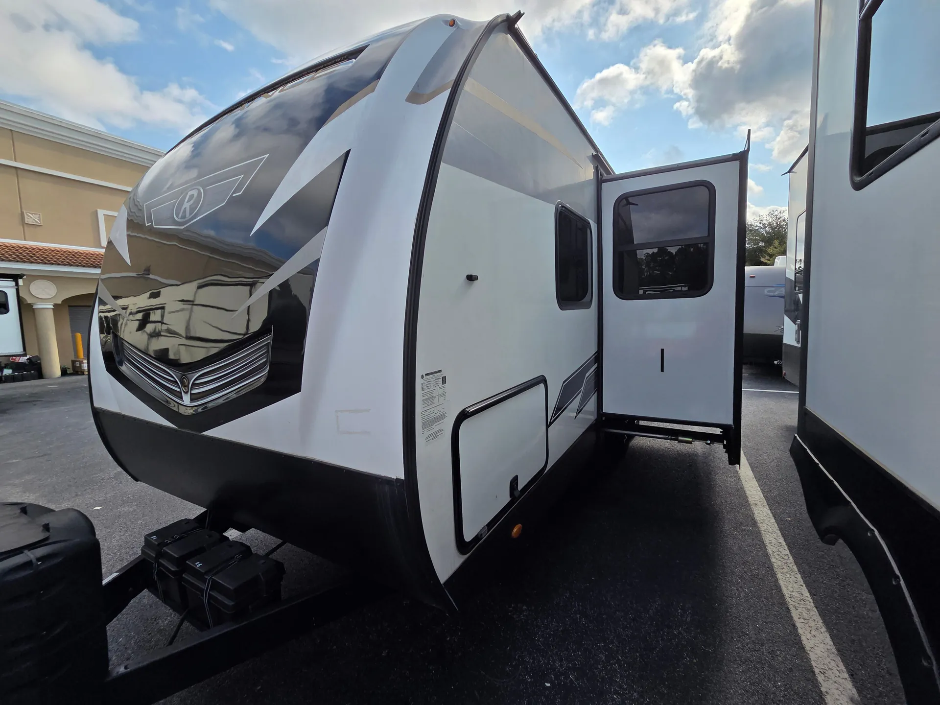 2023 Cruiser RV Radiance R-21RB - Photo 3