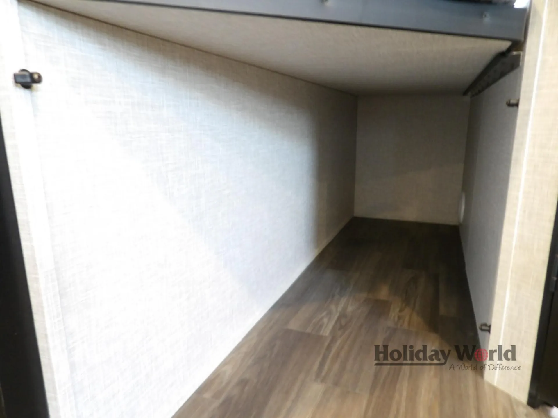 2025 Highland Ridge Range Lite 241BH dealer photo 5 from Holiday World of Alvarado