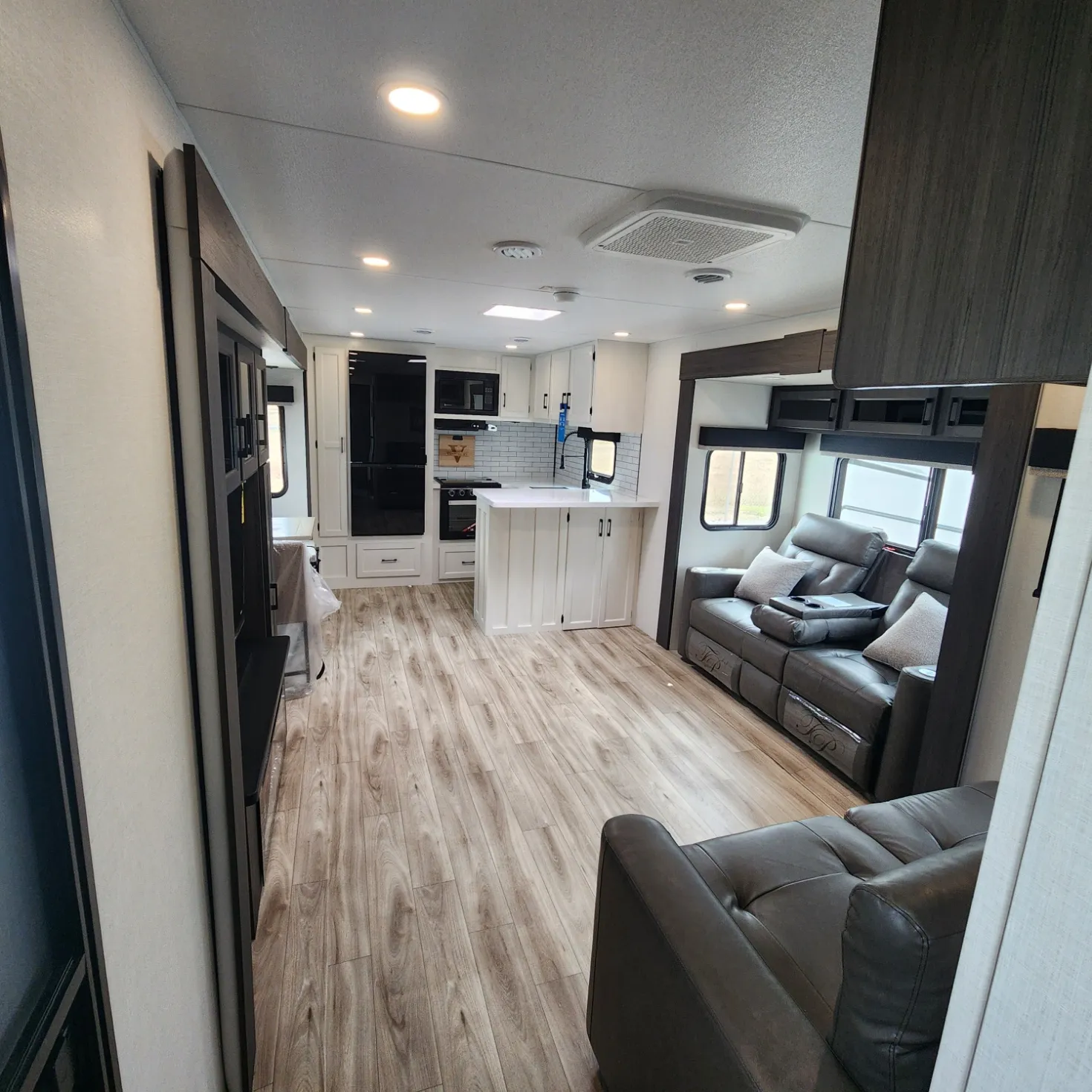 2026 Venture RV SportTrek Touring Edition STT336VRK - Photo 2