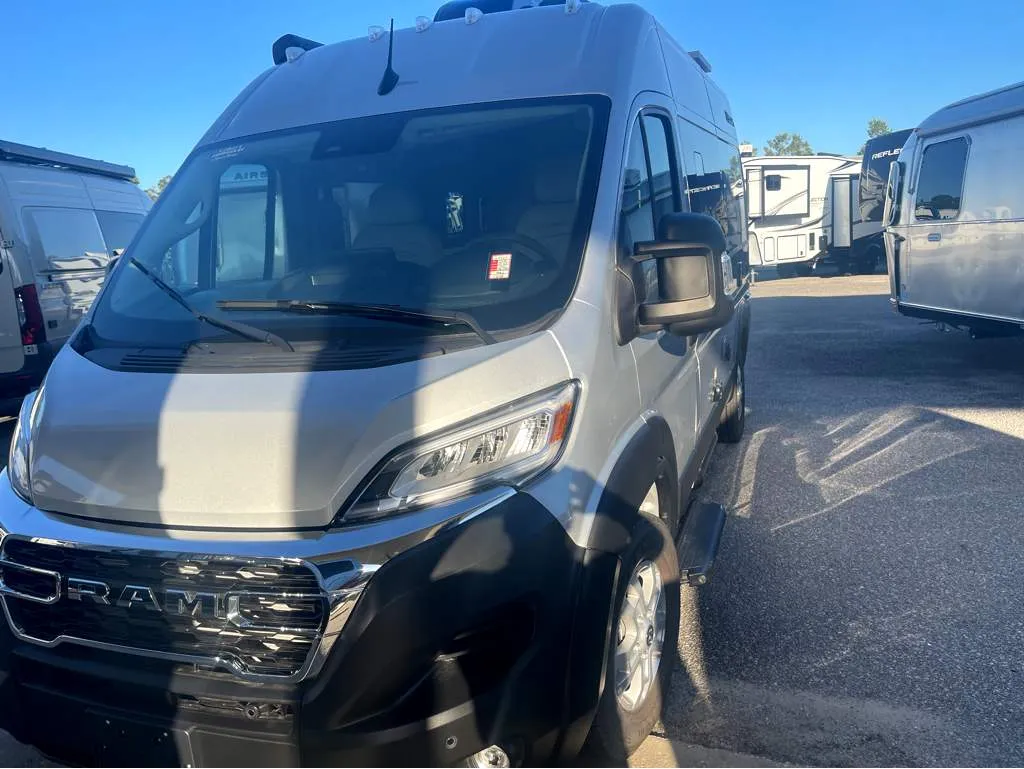 2026 Thor Motor Coach Rize 18M - Photo 3