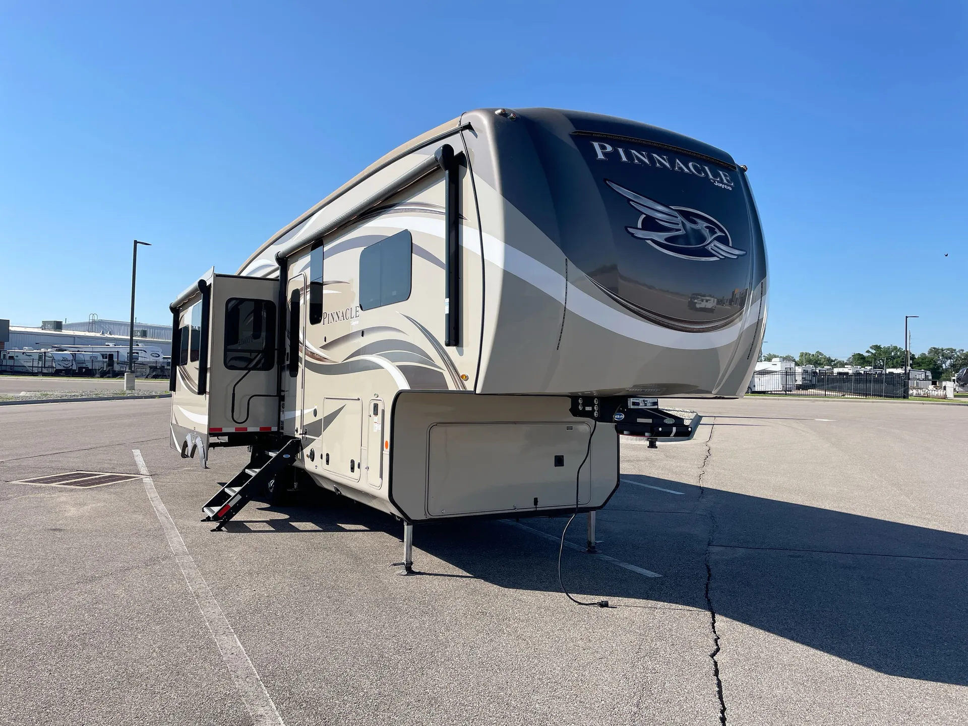 2020 Jayco Pinnacle 32RLTS - Photo 2