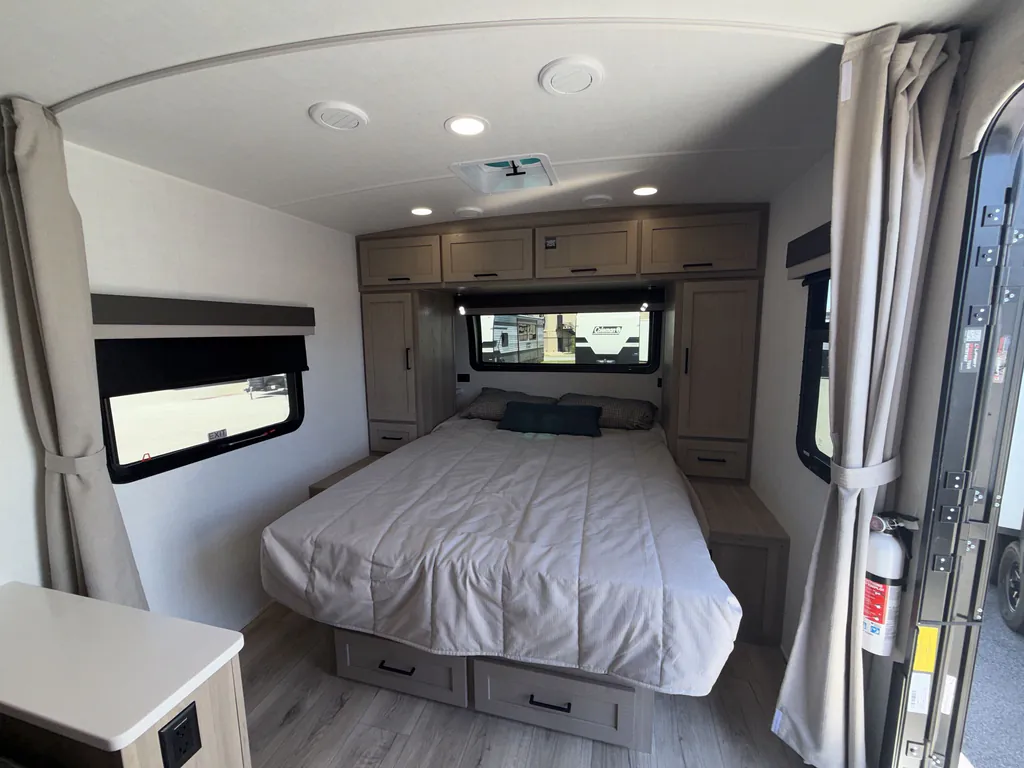 2026 Forest River Flagstaff Micro Lite 25FBT, Photos photo 15