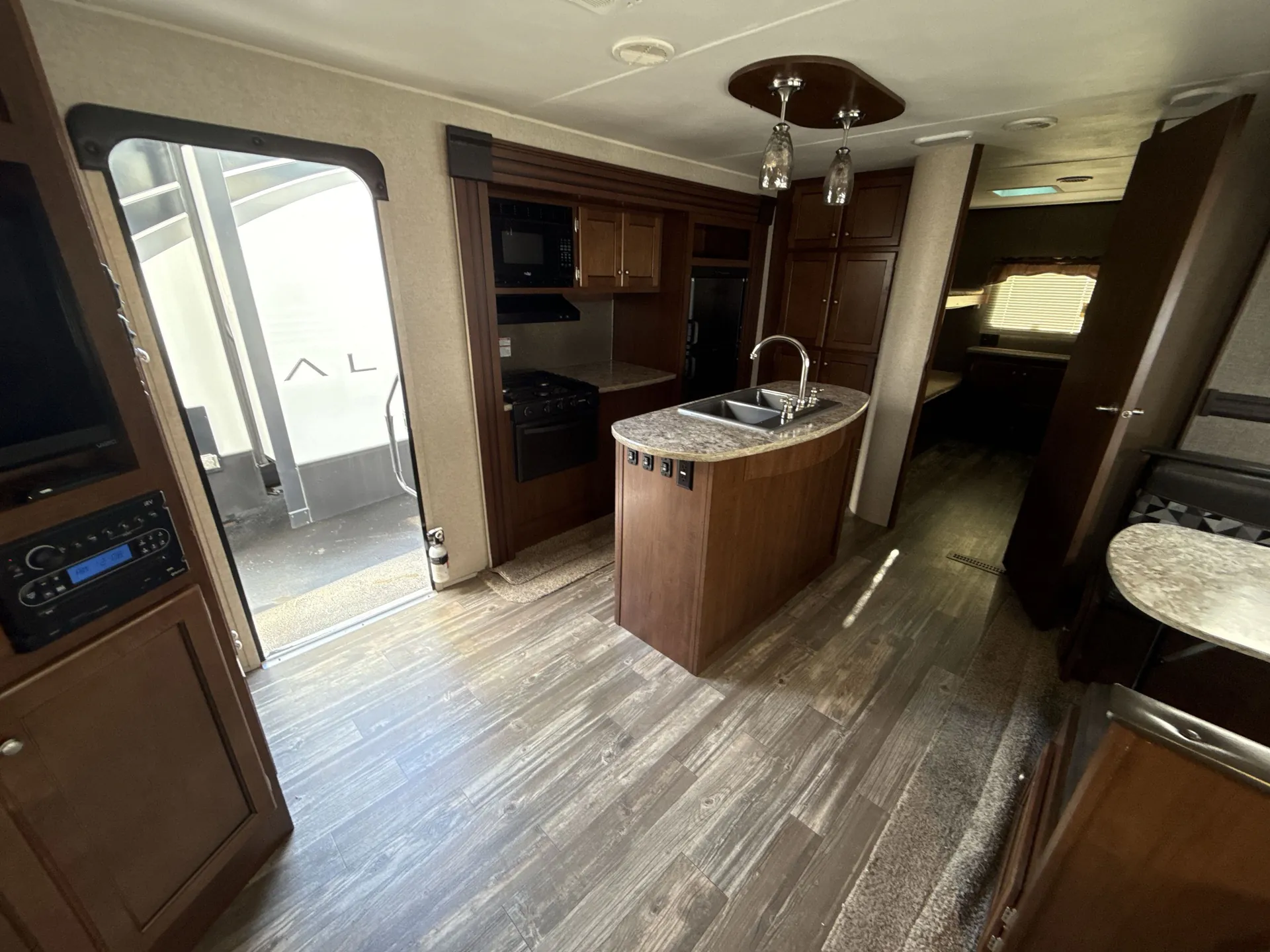 2016 Heartland Trail Runner 33IKBS — living area main