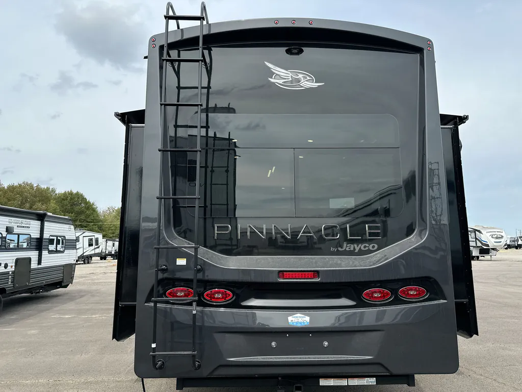 2027 Jayco Pinnacle 36FBTS, Photos photo 7