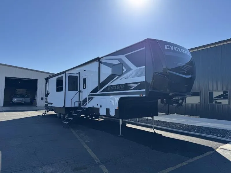 2027 Heartland Cyclone New    3913 - Photo 3