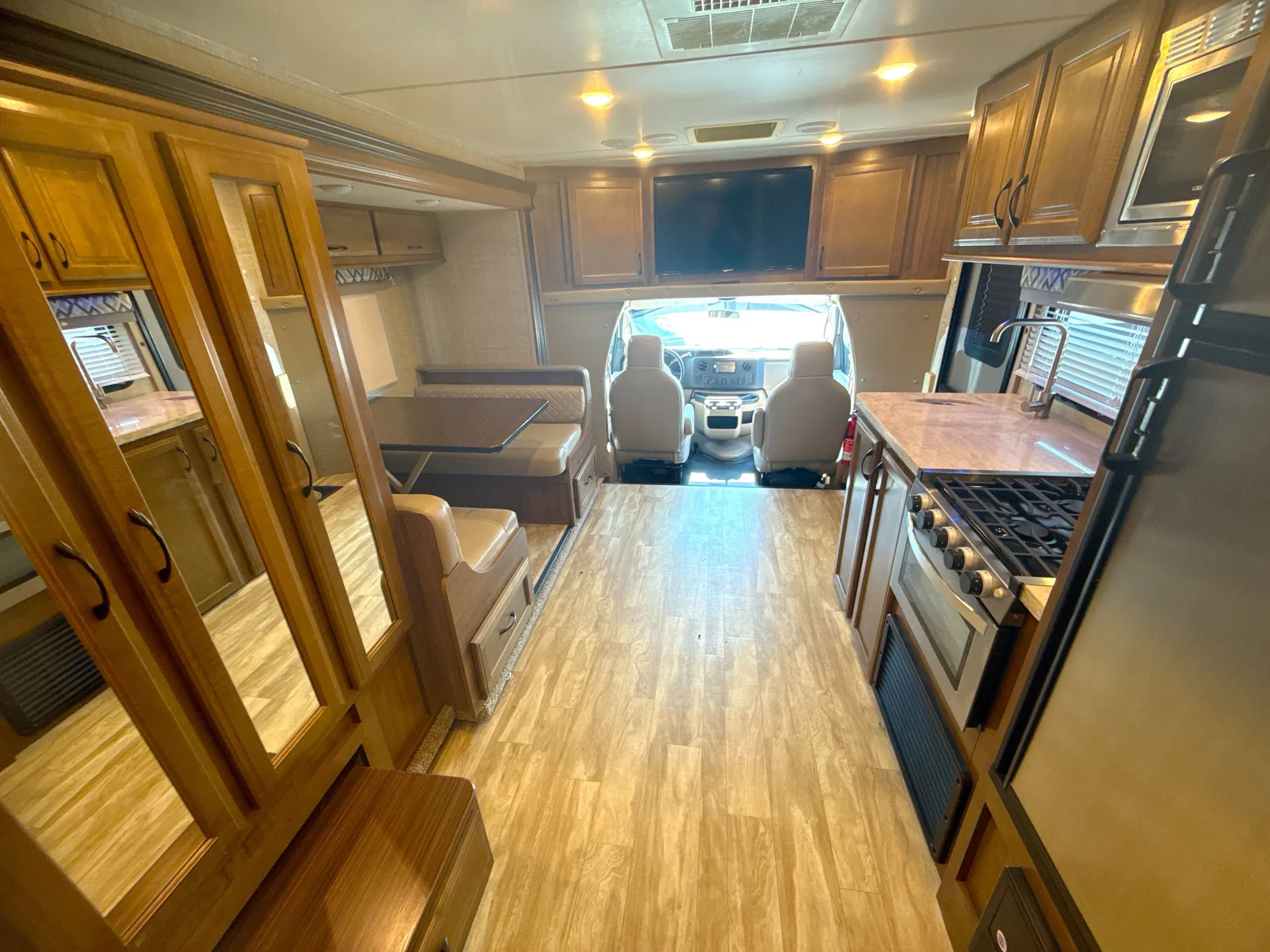 2020 Gulf Stream BT Cruiser 5245 — living area main