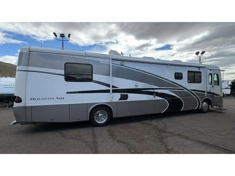 2000 Newmar MOUNTAIN AIRE SPARTAN Used    4093 - Photo 2