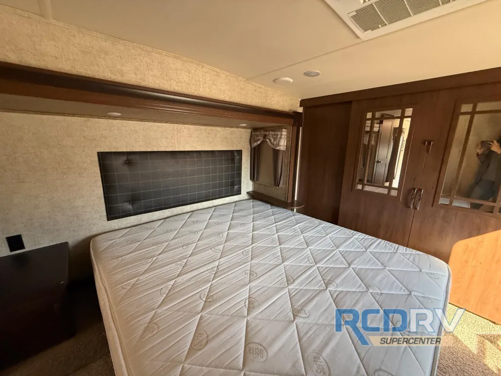 2016 Forest River Sandpiper 35ROK, Photos photo 22