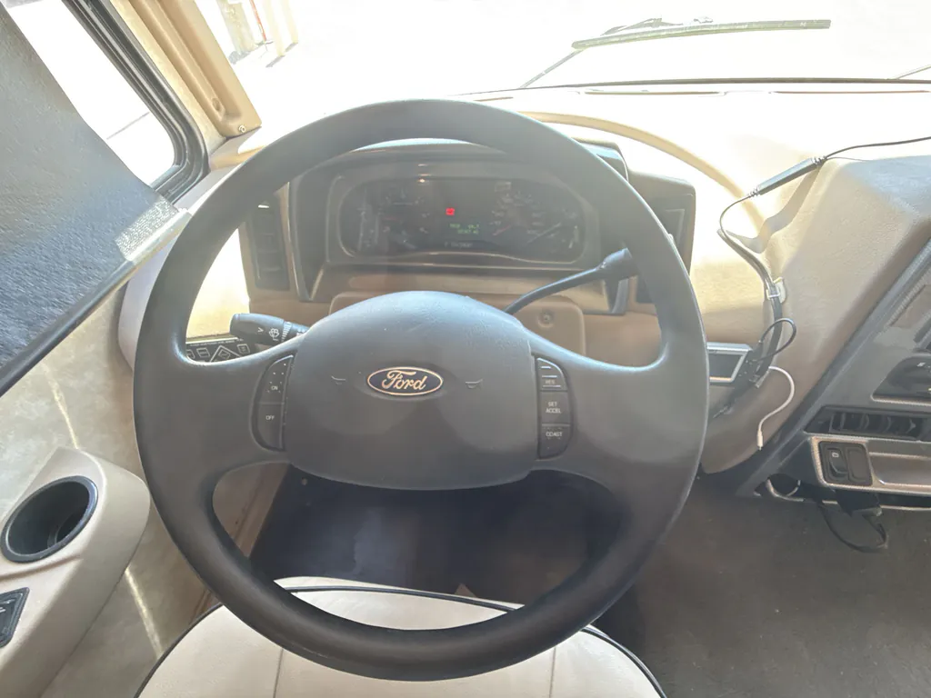 2019 Winnebago Sunstar 27P, Photos photo 27