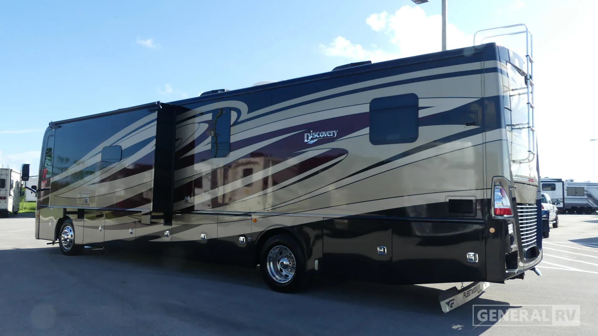 2017 Fleetwood Discovery 39G - Photo 4