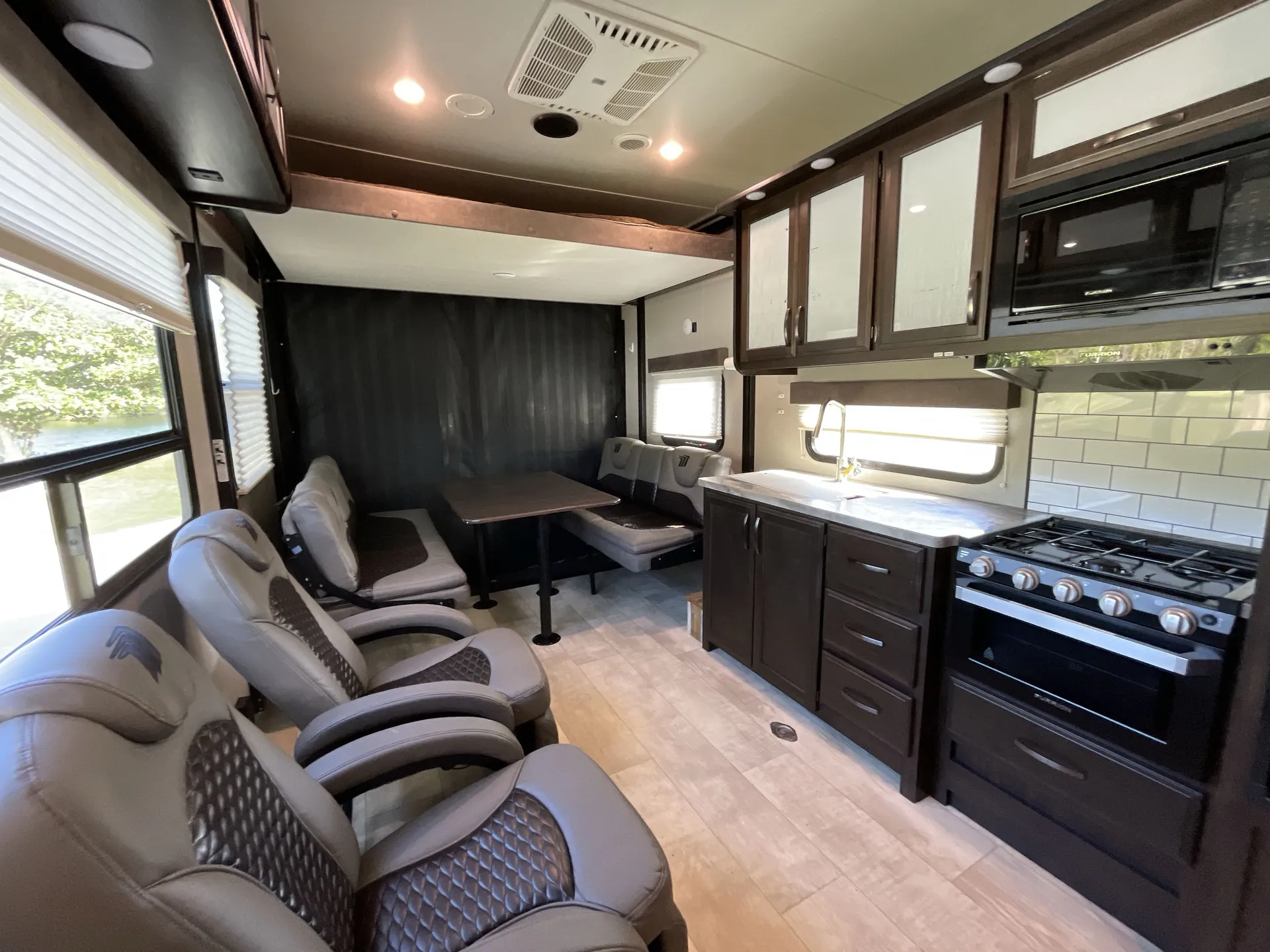 2021 Grand Design Momentum G Class 21G — living area main