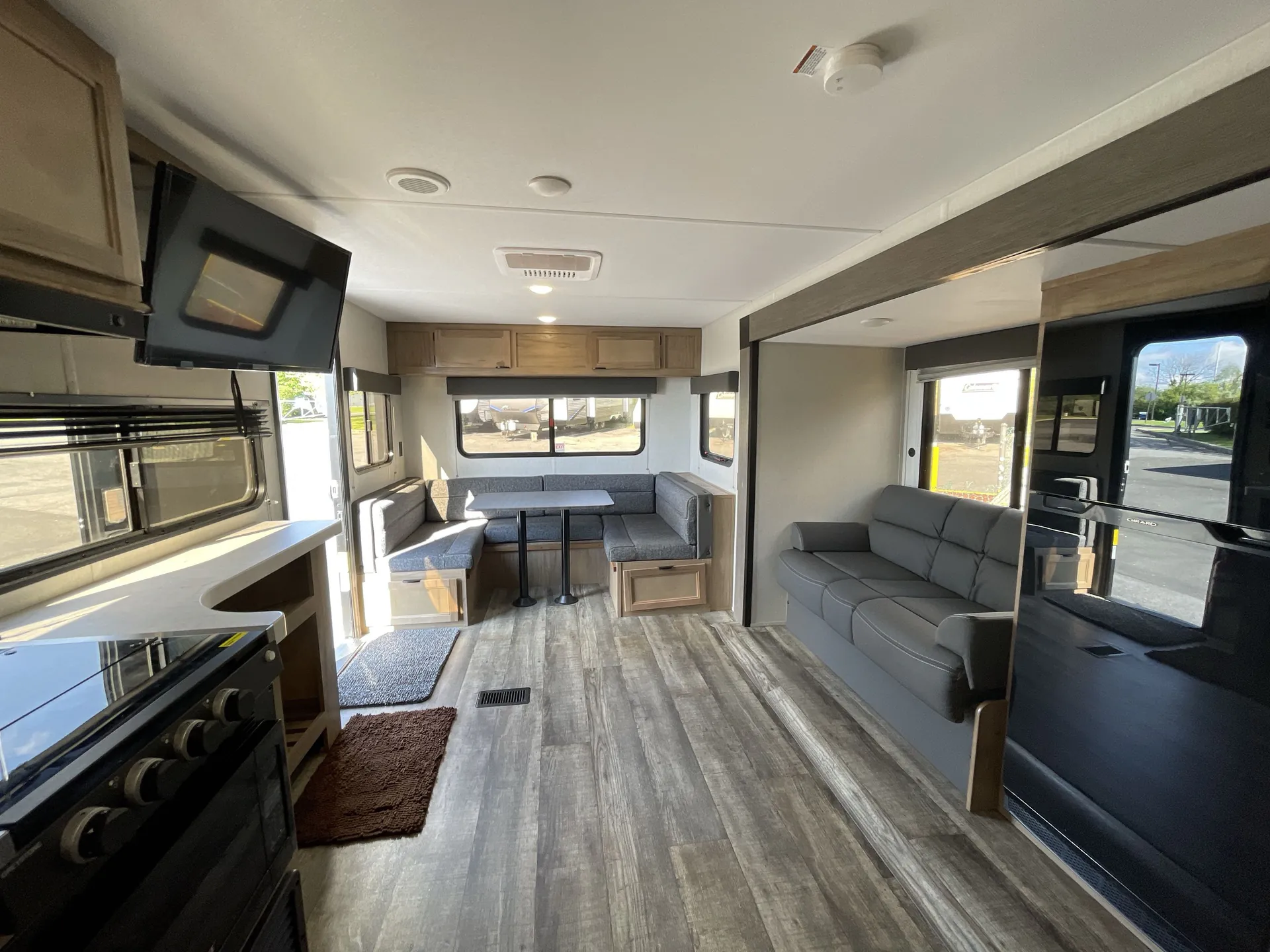 2024 Forest River Cherokee Wolf Den 242TR - Photo 4