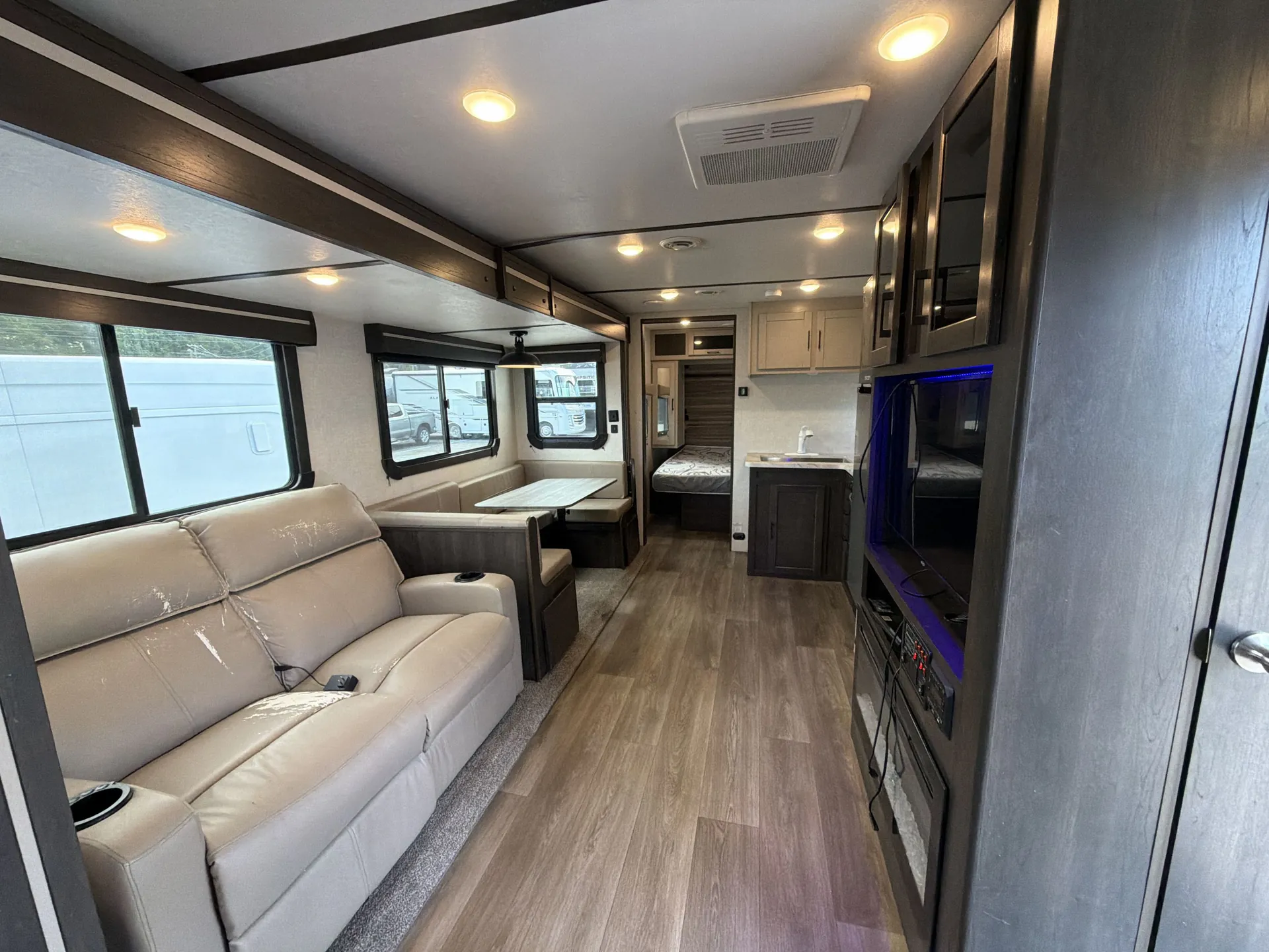 2021 CrossRoads Cruiser Aire 27RBS — living area main