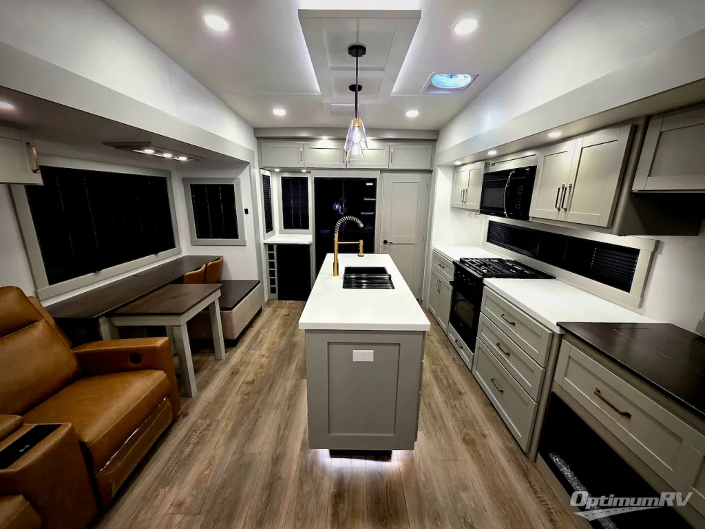2025 Brinkley Model Z 3300, Photos photo 4