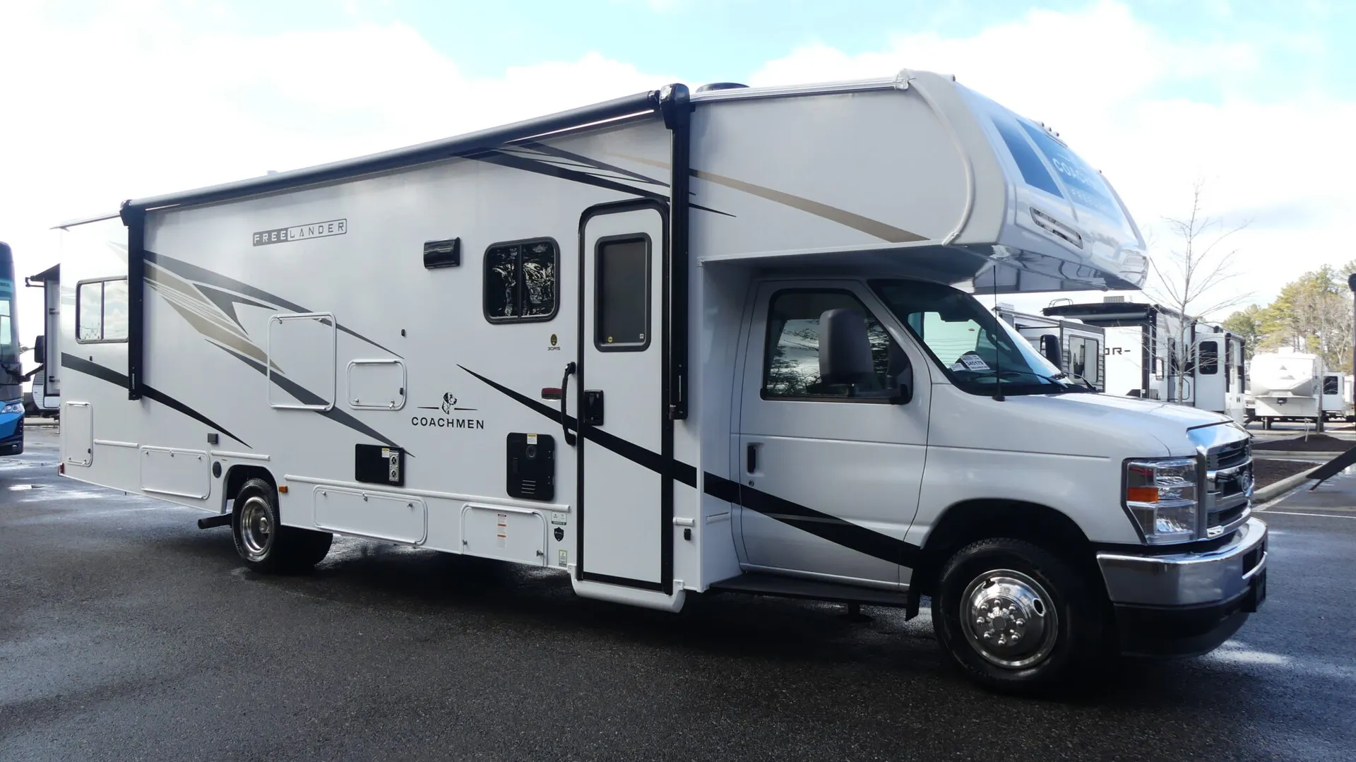 2026 Coachmen Freelander 30RS - Photo 2