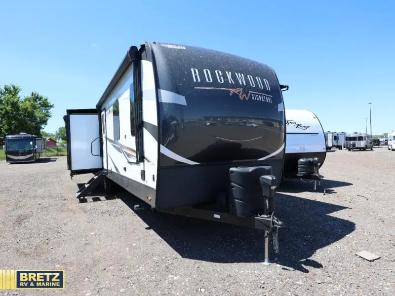 2021 Forest River Rockwood Signature Ultra Lite 8332SB - Photo 2