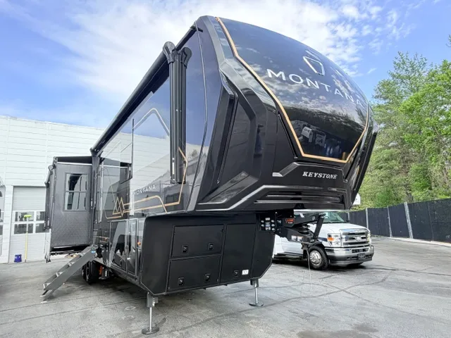 2026 Keystone Montana 3100RL - Photo 2