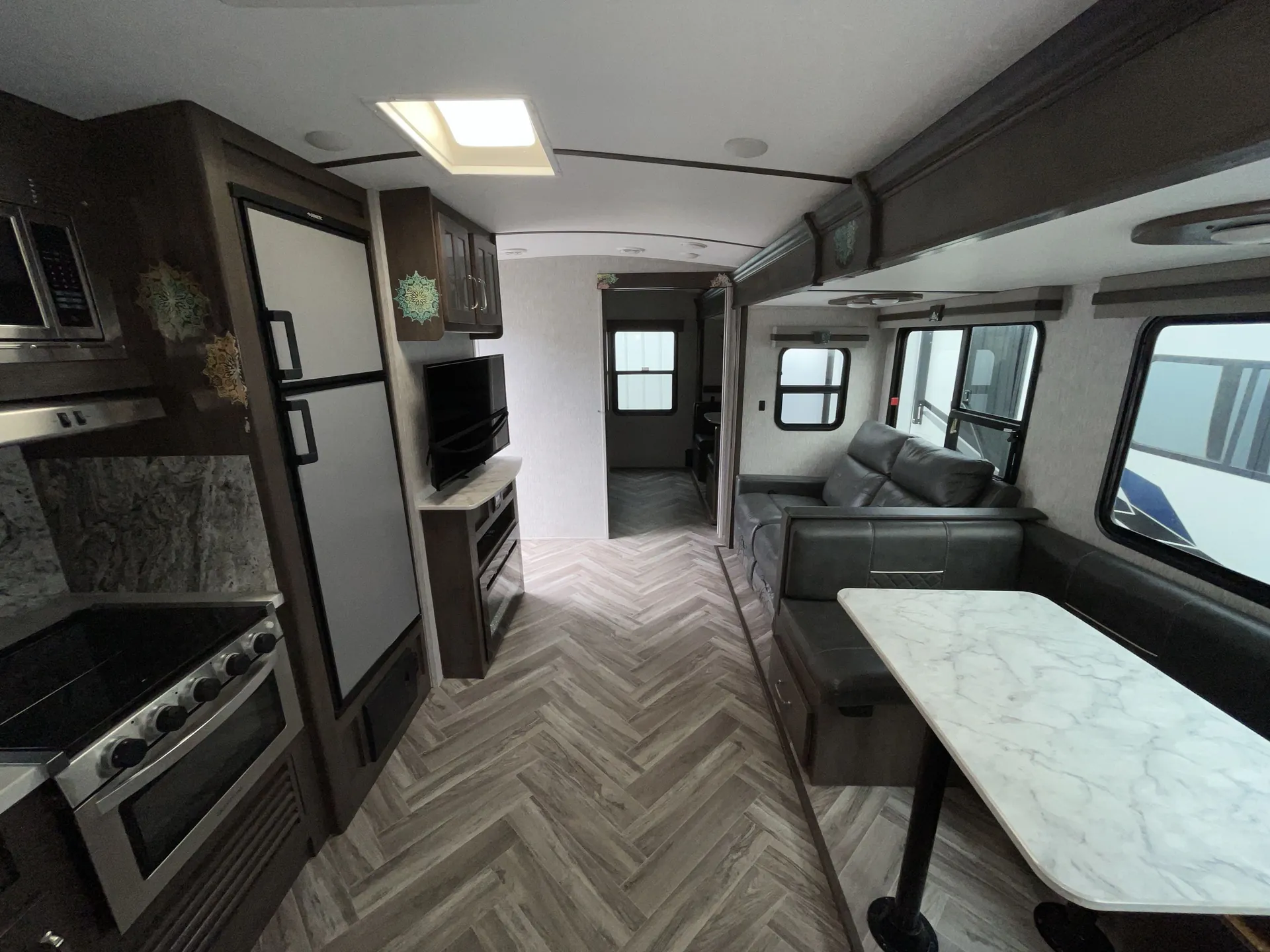 2021 Dutchmen Astoria 3203BH — living area main