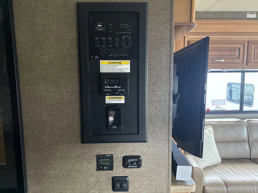 2017 Thor Motor Coach Challenger 37YT, Photos photo 24