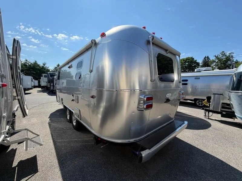 2026 Airstream Flying Cloud 25FB Twin - Photo 4