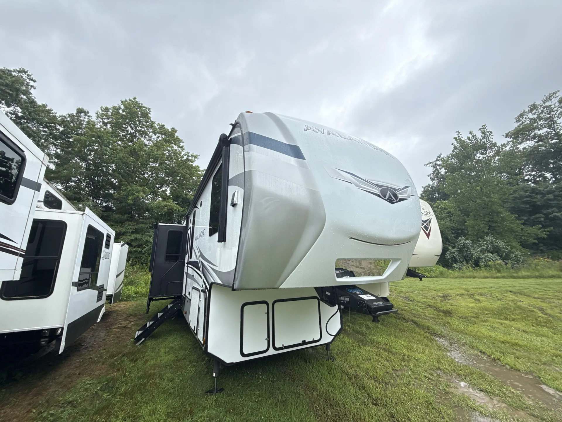 2022 Keystone Avalanche 390DS - Photo 2