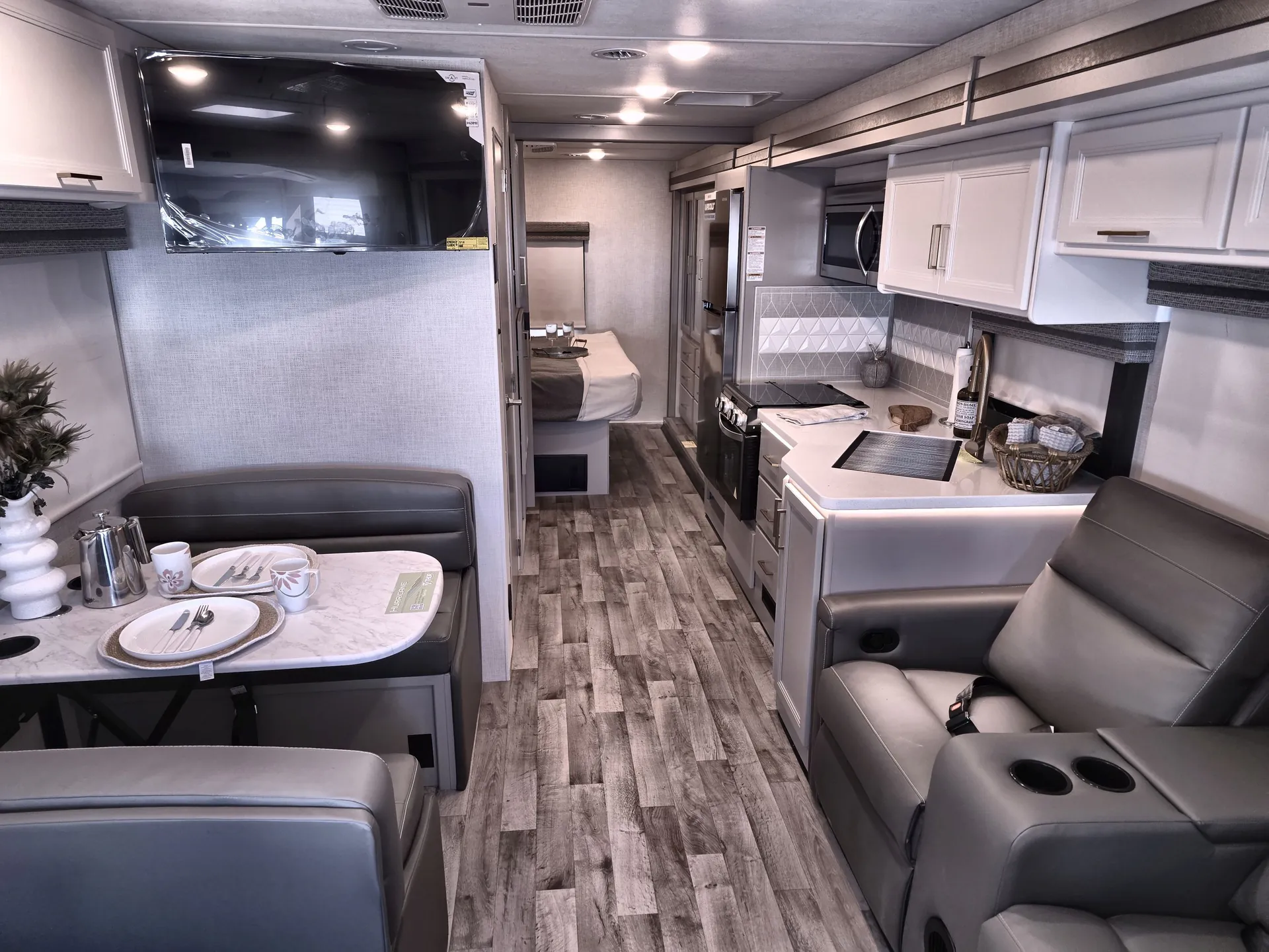 2026 Thor Motor Coach Hurricane 29L — living area main