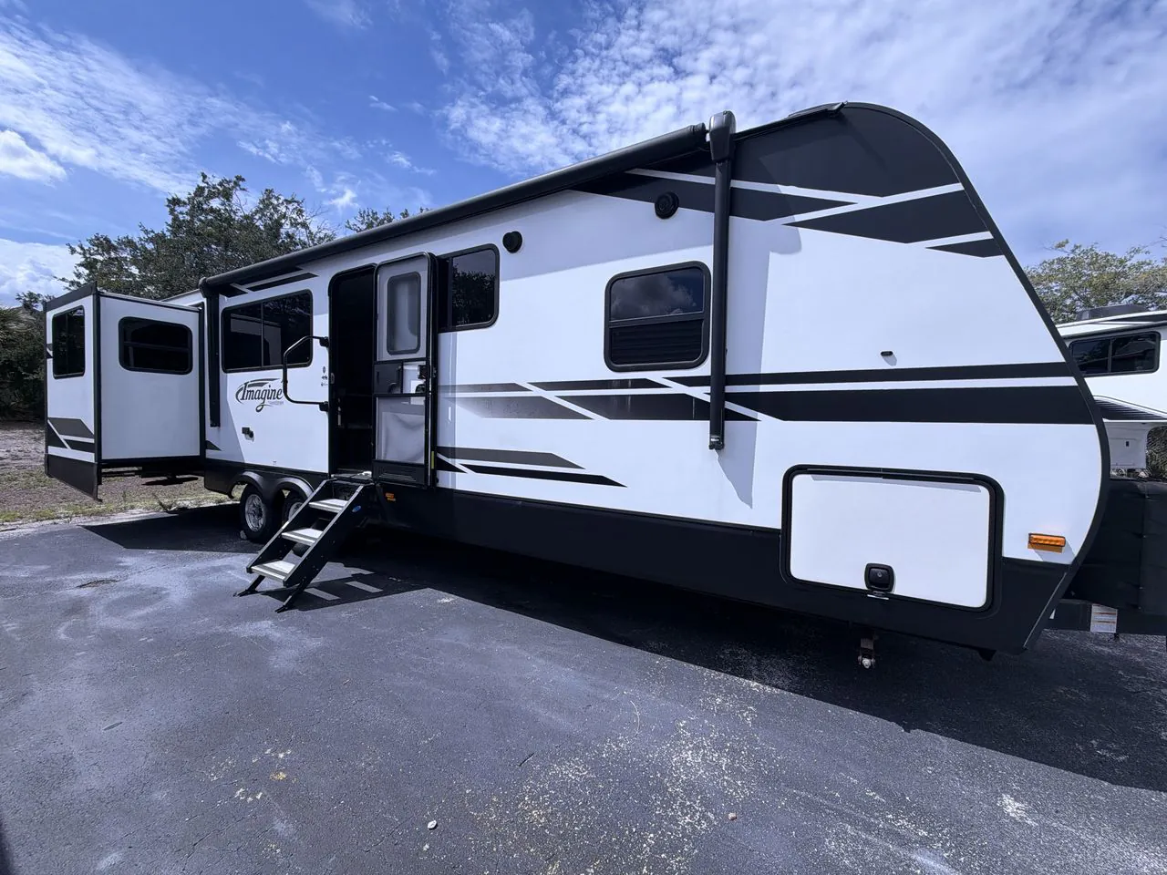 2020 Grand Design Imagine 3100RD - Photo 3