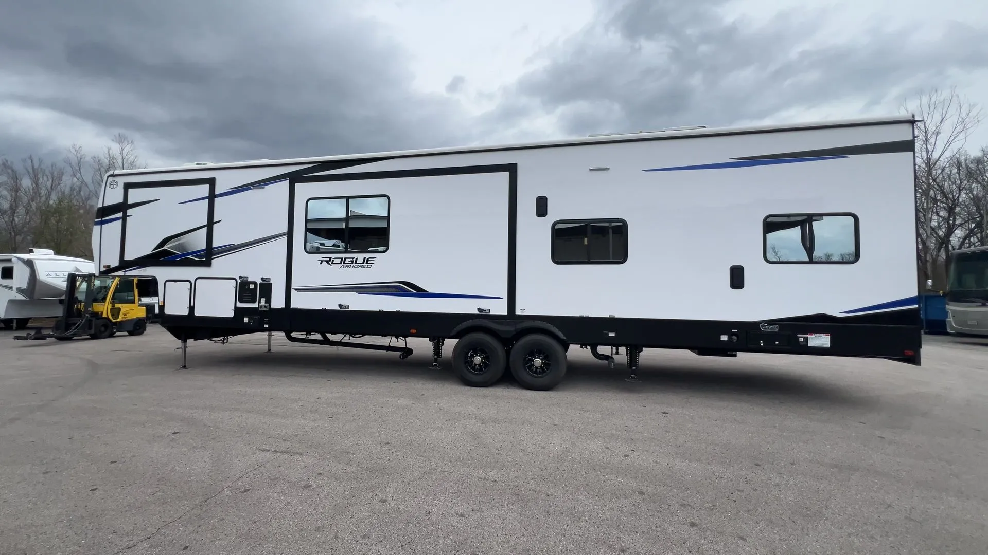 2026 Forest River Cherokee Rogue Armored 4015 - Photo 3