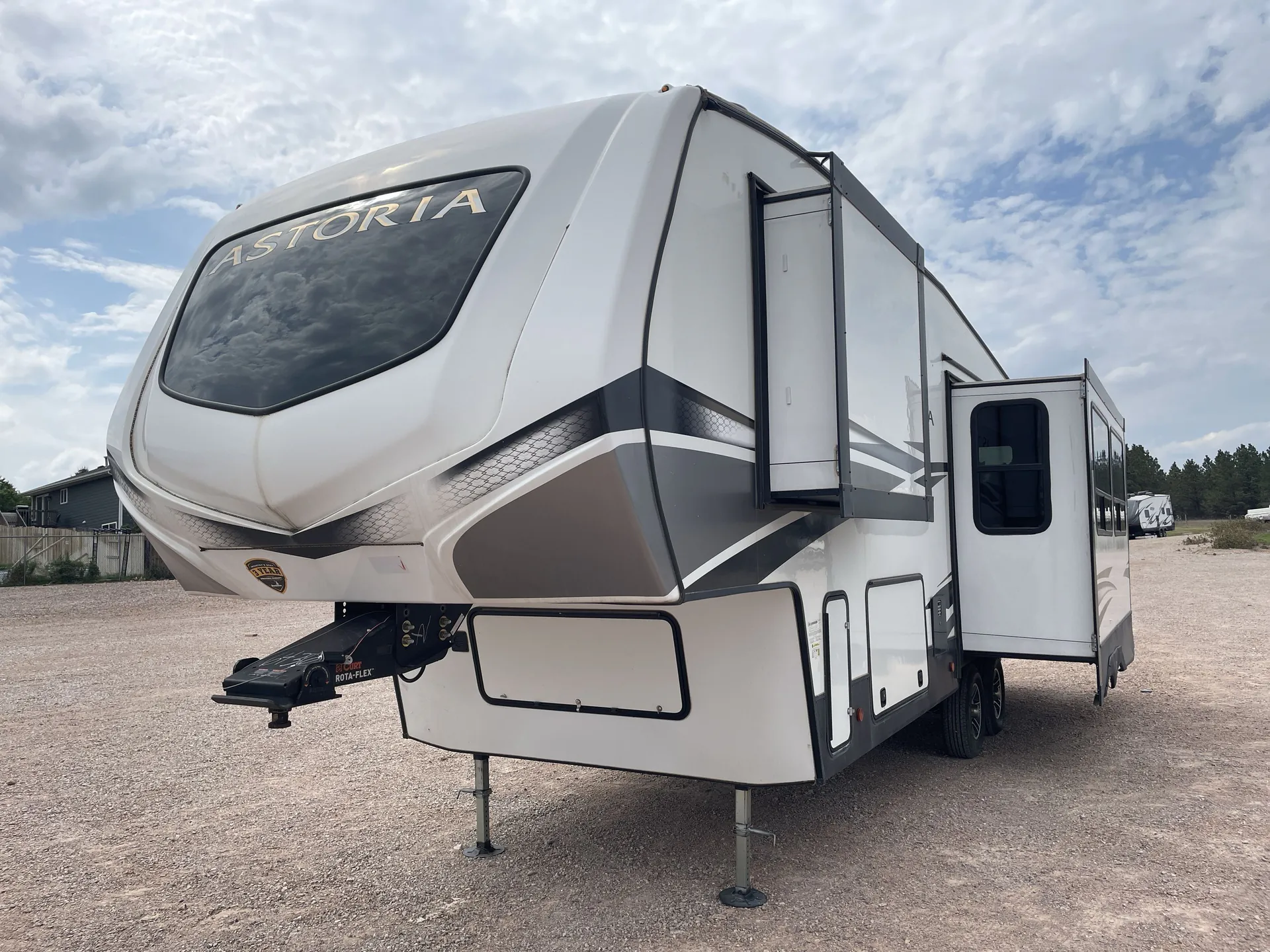 2022 Dutchmen Astoria 2503REF — campside