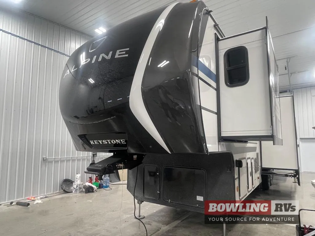 2026 Keystone Alpine Avalanche Edition 366LS - Photo 2