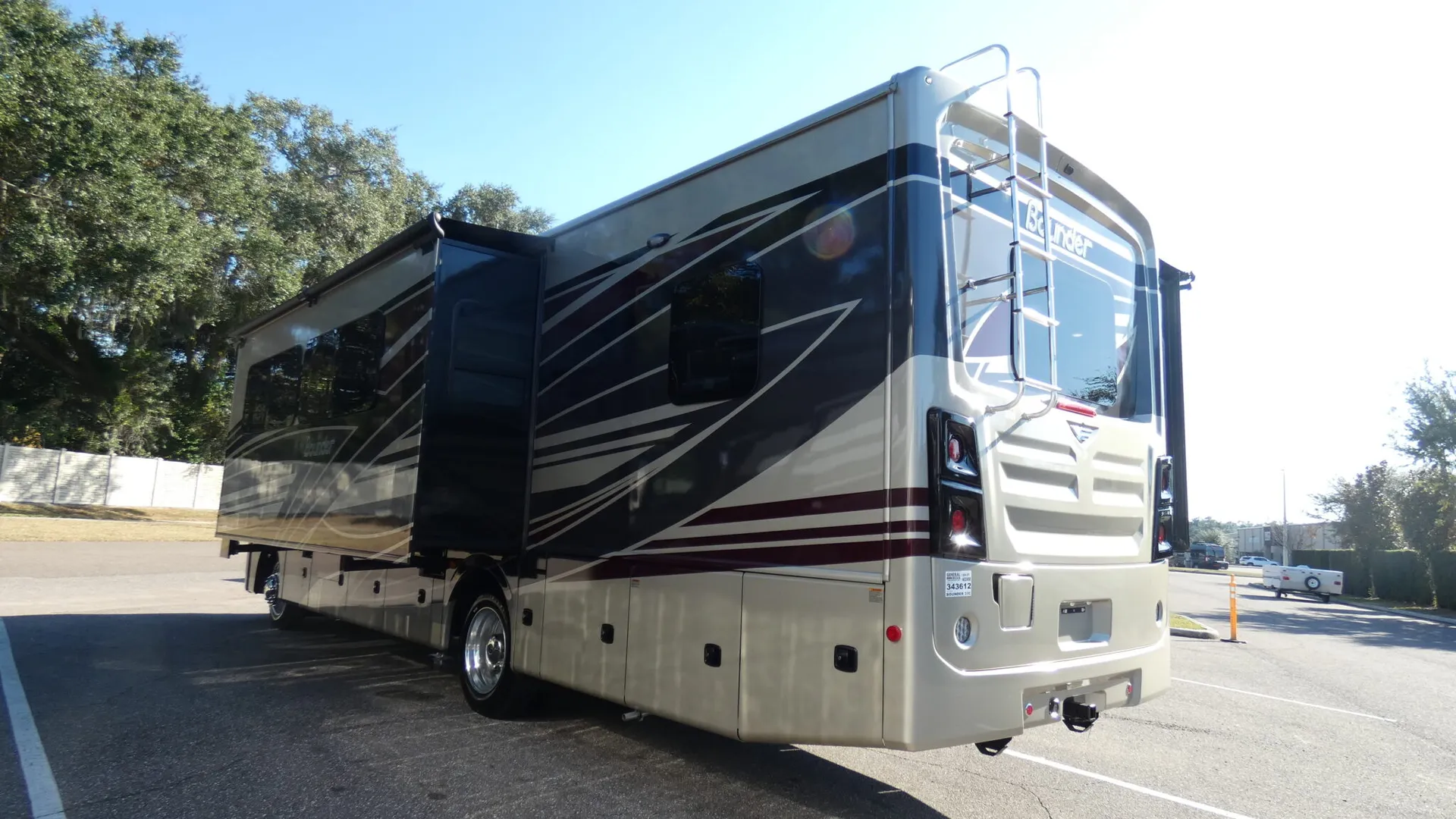 2026 Fleetwood Bounder 33C - Photo 4