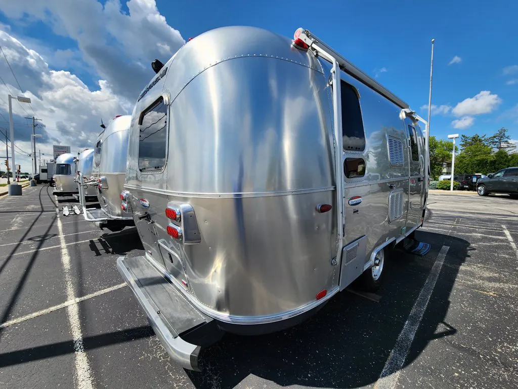 2016 Airstream International 19 - Photo 4