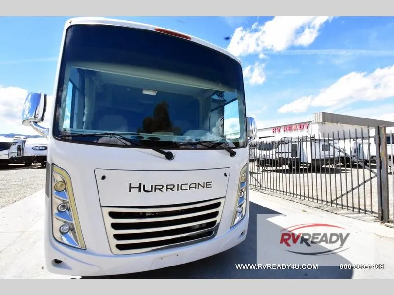 2023 Thor Motor Coach Hurricane 29M - Photo 3