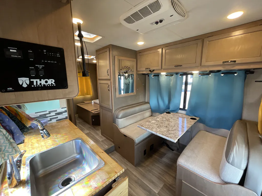 2019 Thor Motor Coach Freedom Elite 22FE, Photos photo 2