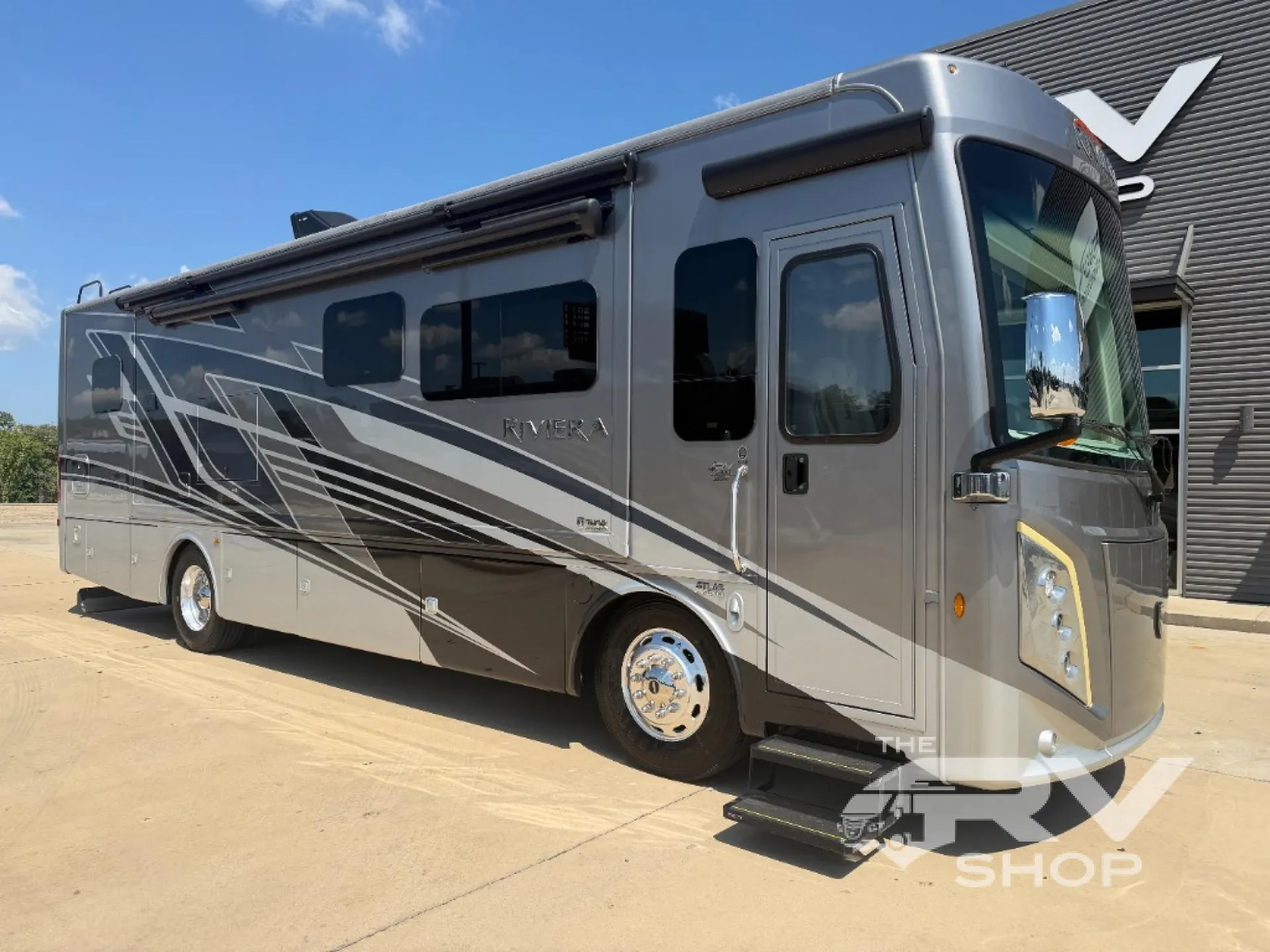2024 Thor Motor Coach Riviera 34SD - Photo 2