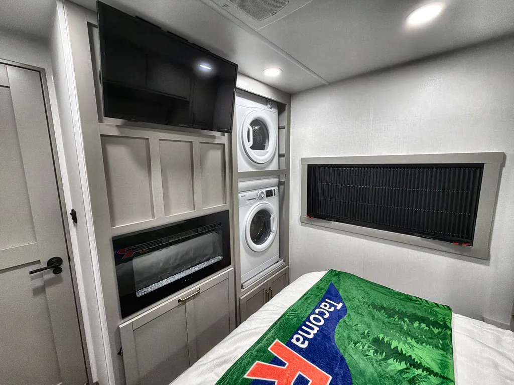 2026 Brinkley Model Z AIR 297, Photos photo 19