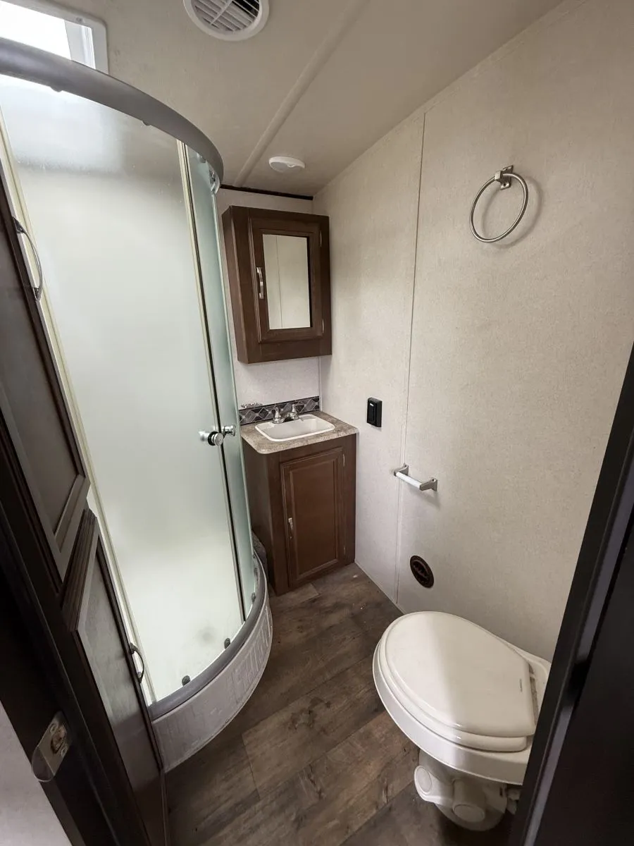 2018 Forest River Salem Hemisphere Lite 272RL — Photo 6