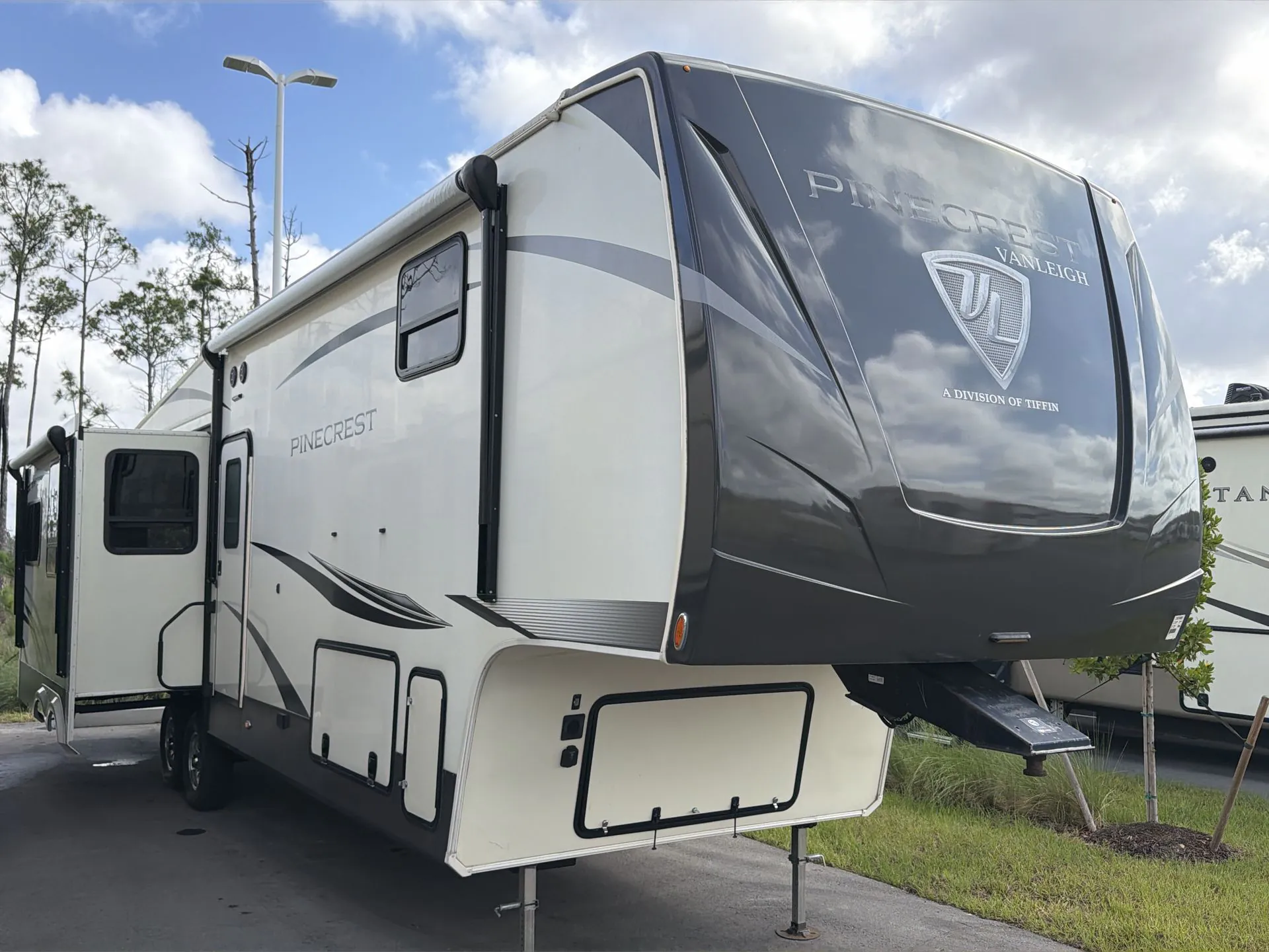 2021 VanLeigh RV Pinecrest 335RLP - Photo 2