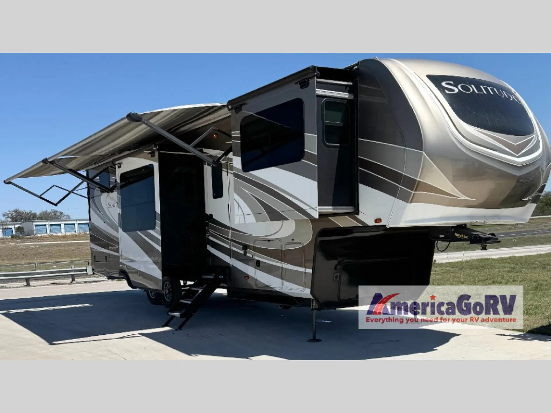 2019 Grand Design Solitude 380FL - Photo 2