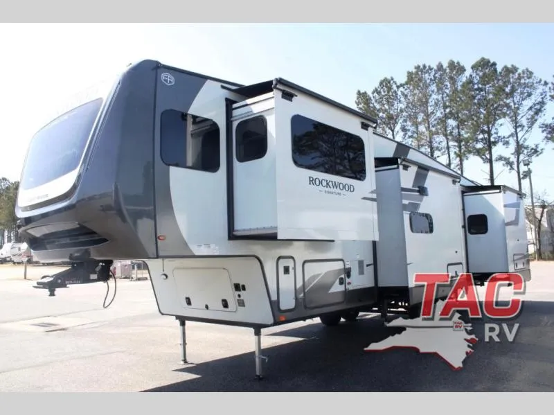 2026 Forest River Rockwood Signature 402SFL - Photo 4