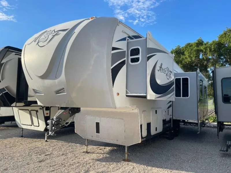 2017 Northwood Arctic Silver Fox Edition Used    29-5T - Photo 4