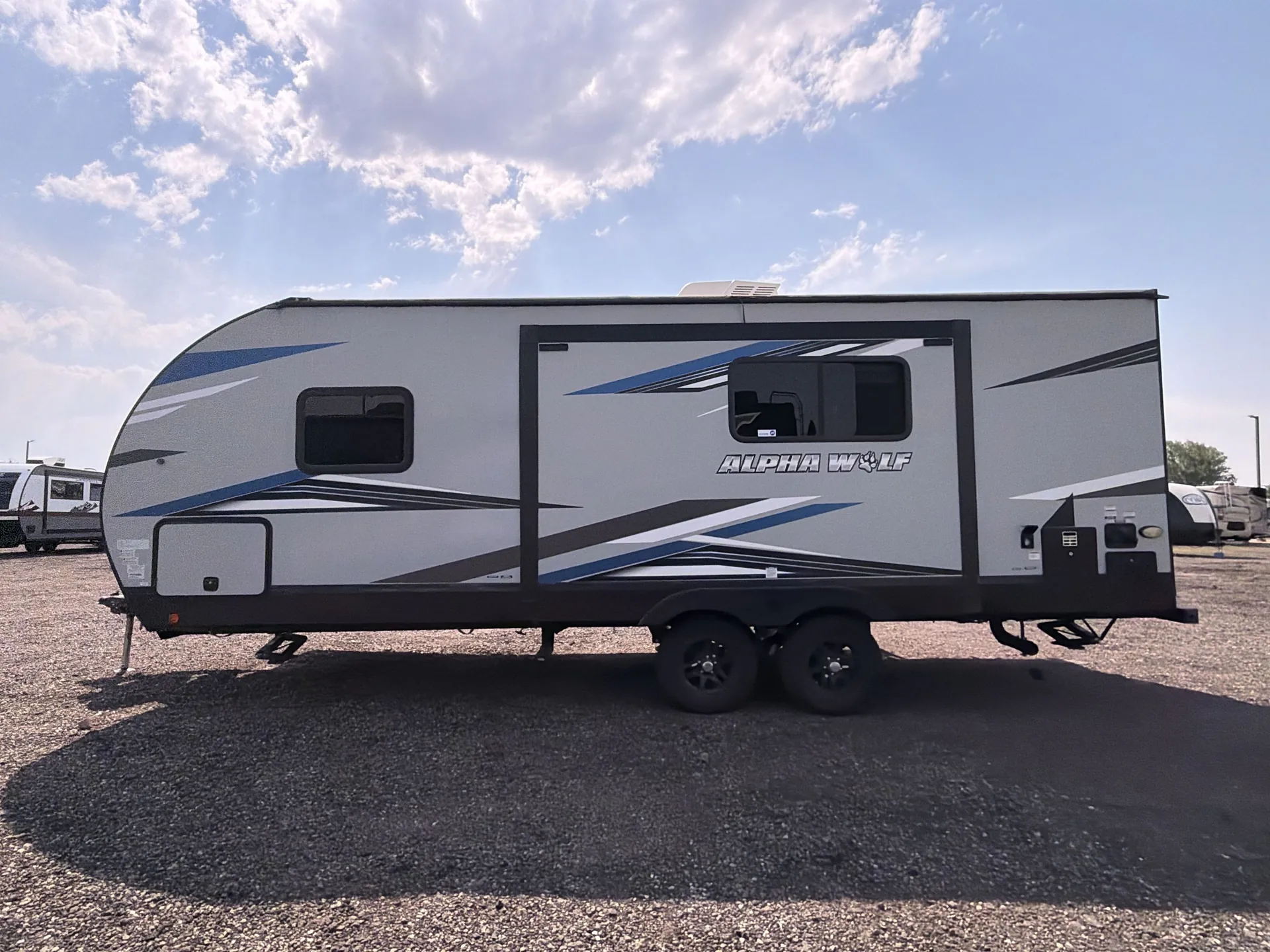 2022 Forest River Cherokee Alpha Wolf 22SW-L — off campside