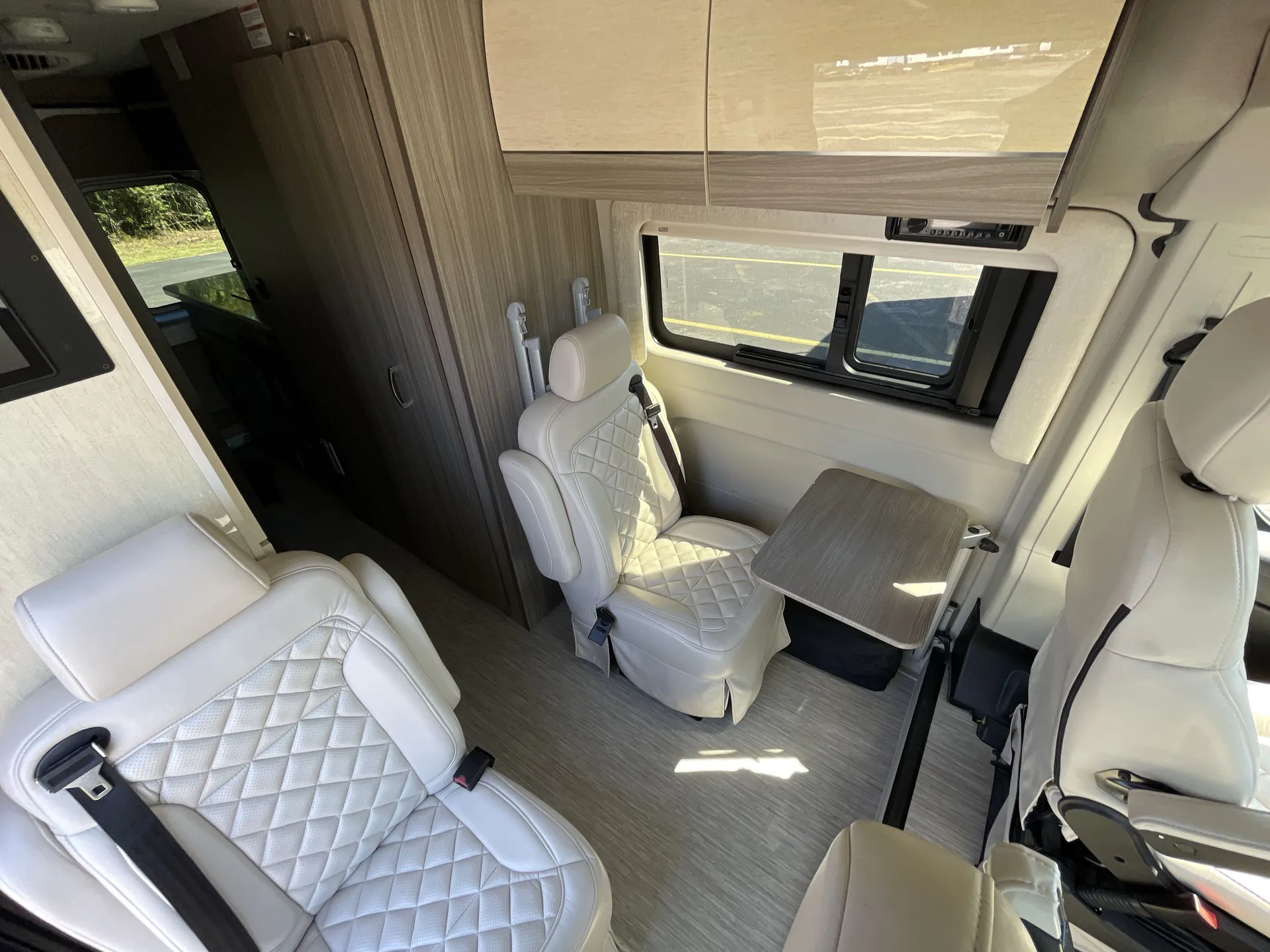 2023 entegra coach Ethos Li 20DL — living area main