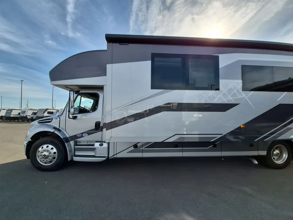 2027 Entegra Coach Accolade 37K, Photos photo 5