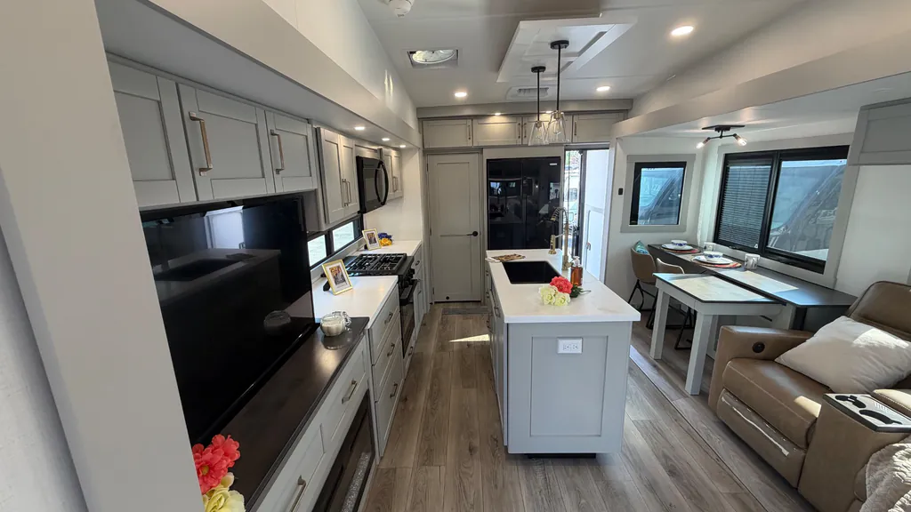 2025 Brinkley Model Z 3400, Photos photo 29