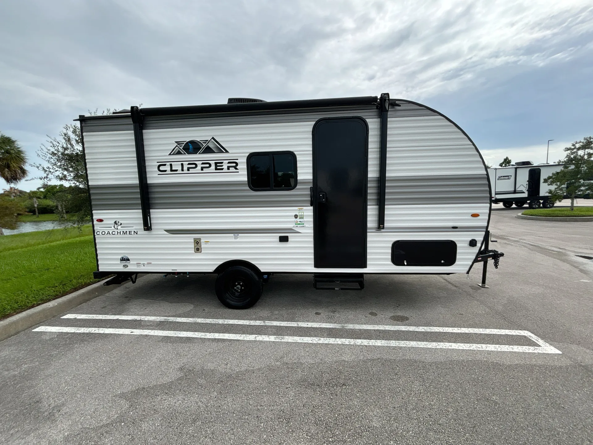 2025 Coachmen Clipper 17CBH — campside