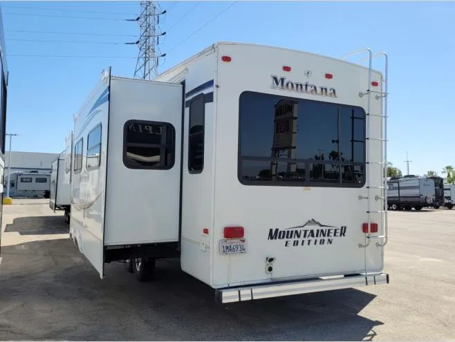 2011 Keystone RV Mountaineer 326RLT - Photo 3